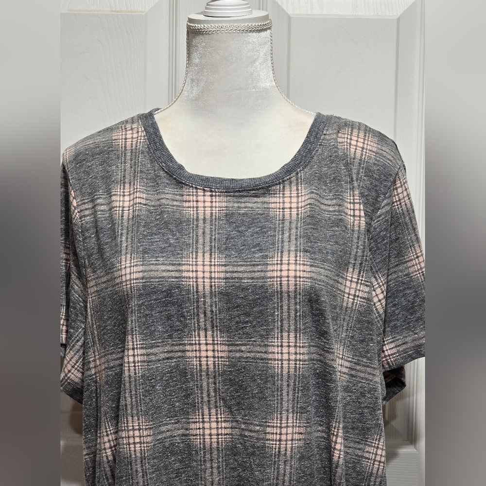 Torrid Classic Fit Tee Shirt Gray & Peach Plaid - Picture 5 of 9